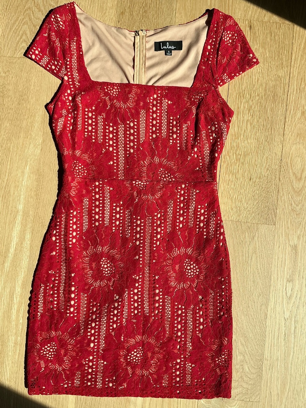 Lulus Lilian Red Lace Overlay Floral Feminine Mini Dress Women’s Size Small